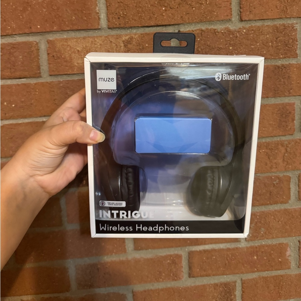 Wireless Bluetooth headphones